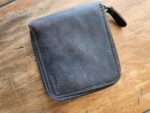 Leather wallet with zipper