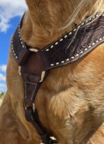 Buckstitch breast collar. handmade leather horse tack by ranch hand (6)